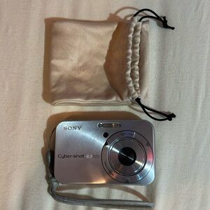 Sony cyber shot 8.1 mega pixels digital camera.